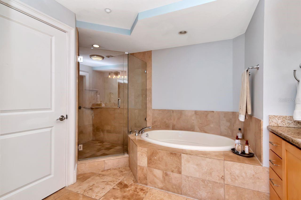 1350 GULF BLVD #301, CLEARWATER BEACH, FL, 33767