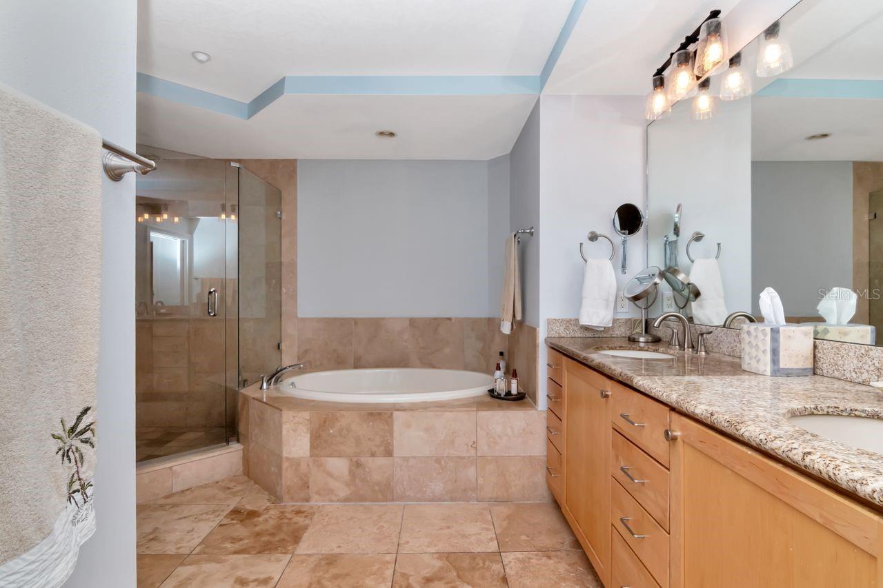 1350 GULF BLVD #301, CLEARWATER BEACH, FL, 33767
