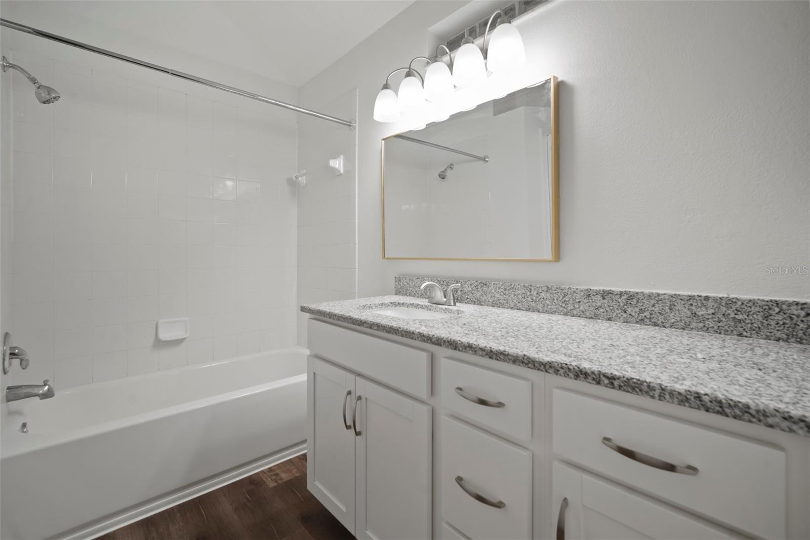7423 OXFORD GARDEN CIR, APOLLO BEACH, FL, 33572
