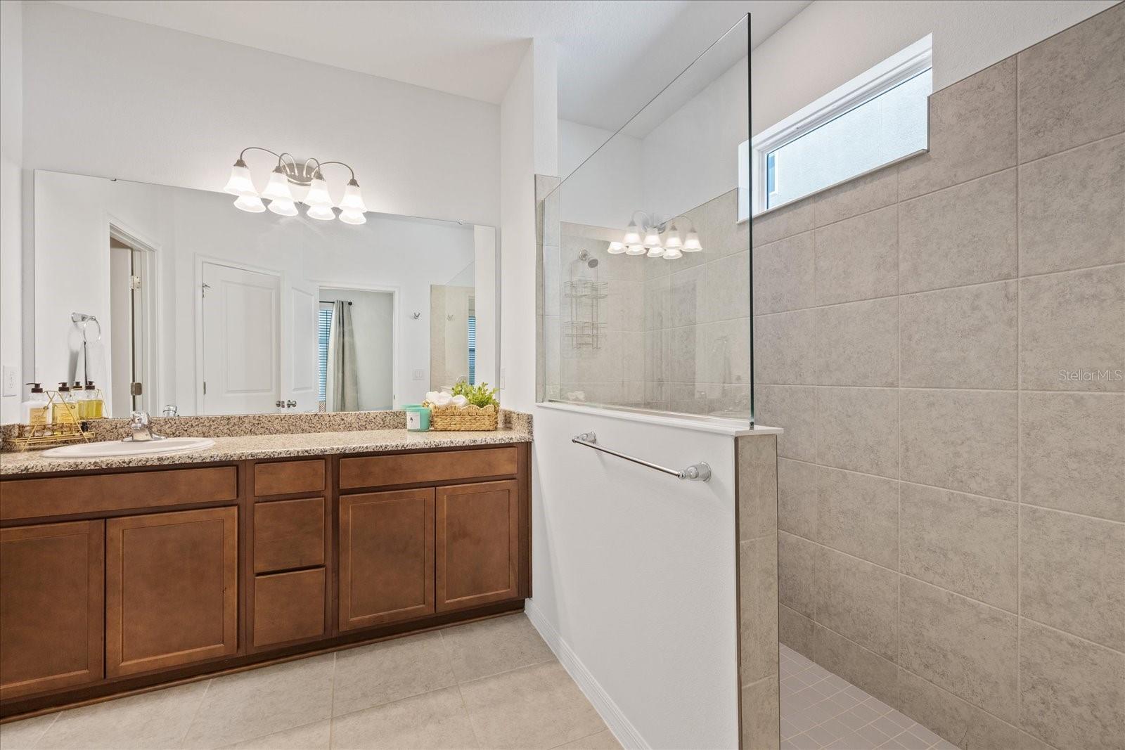 1050 DAVIS HEATHER CIR, SEFFNER, FL, 33584