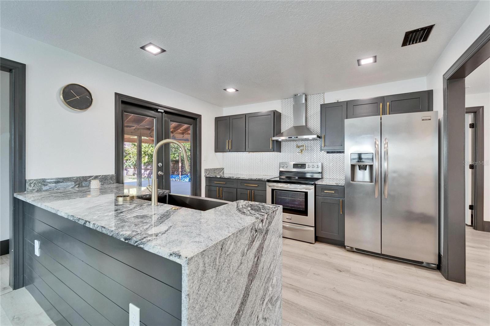 9208 N 27TH ST, TAMPA, FL, 33612