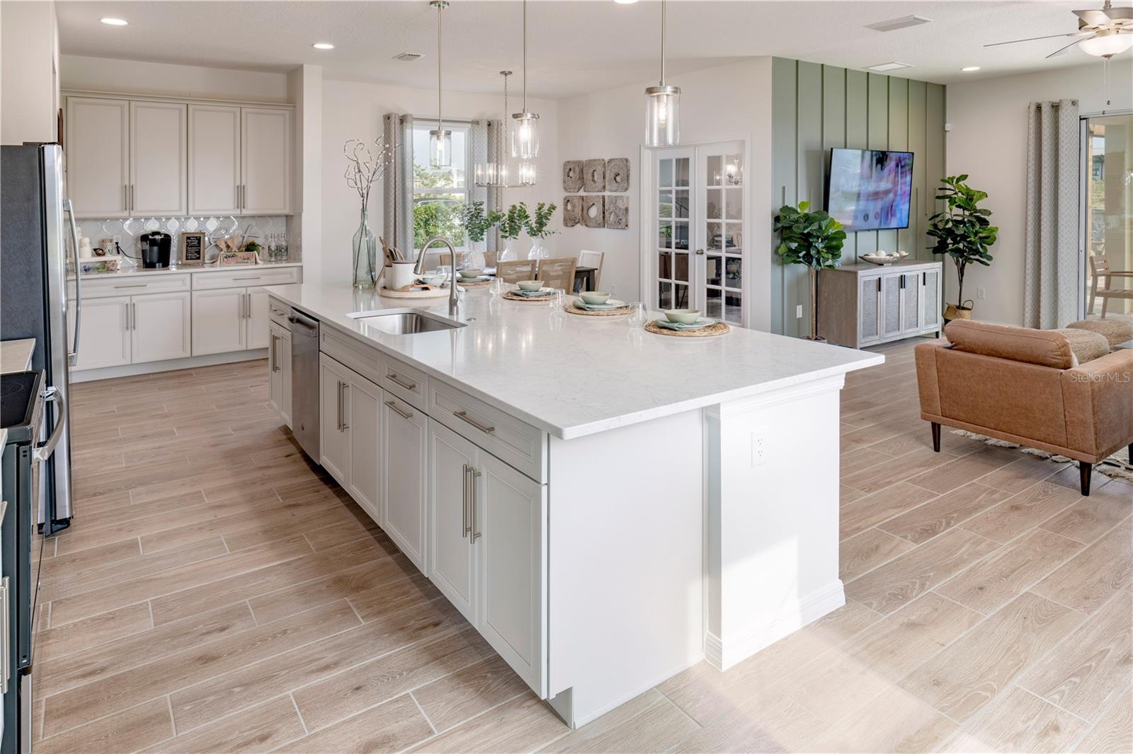 7104 DILLY LAKE AVE, GROVELAND, FL, 34736