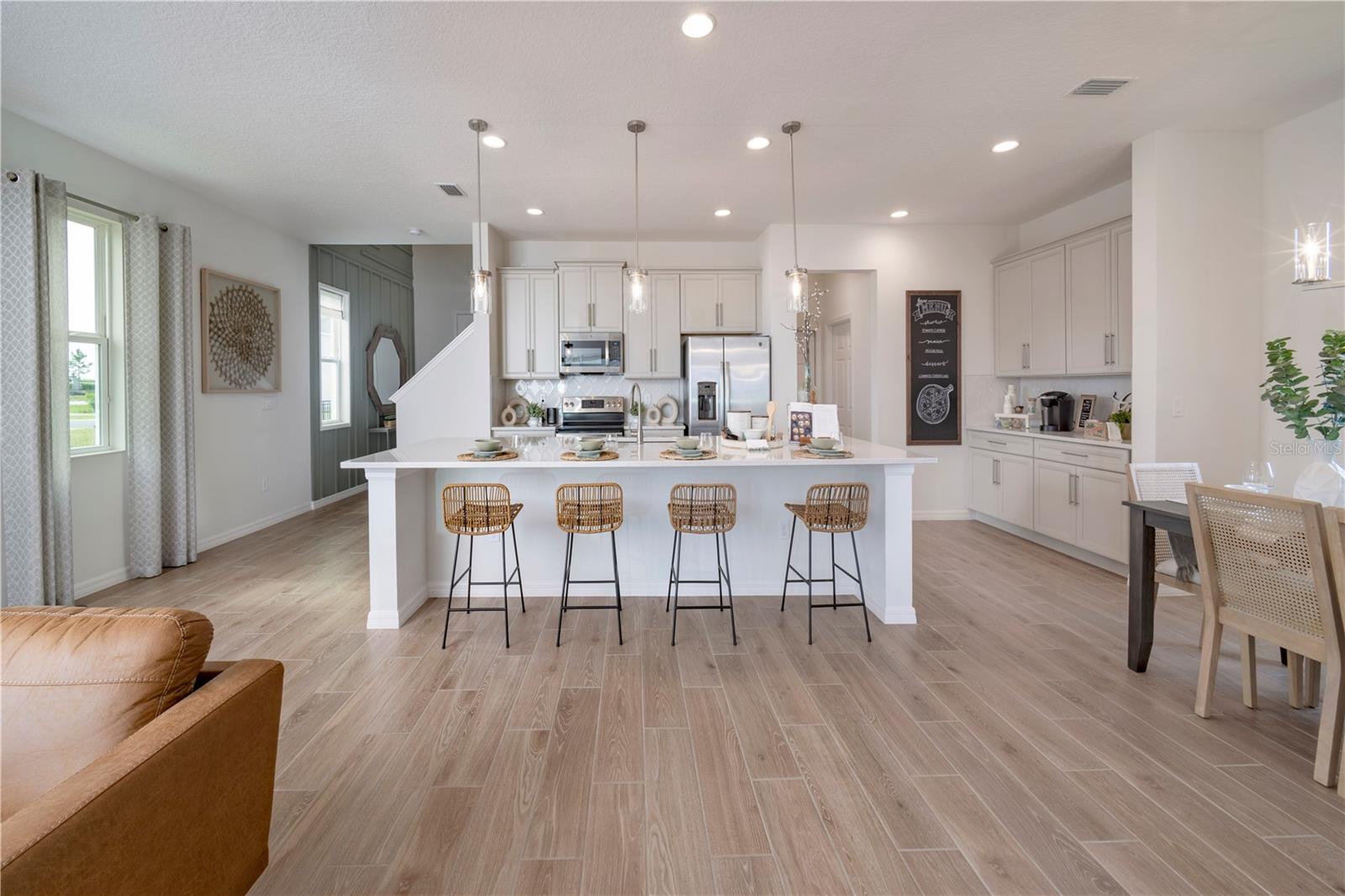 7104 DILLY LAKE AVE, GROVELAND, FL, 34736
