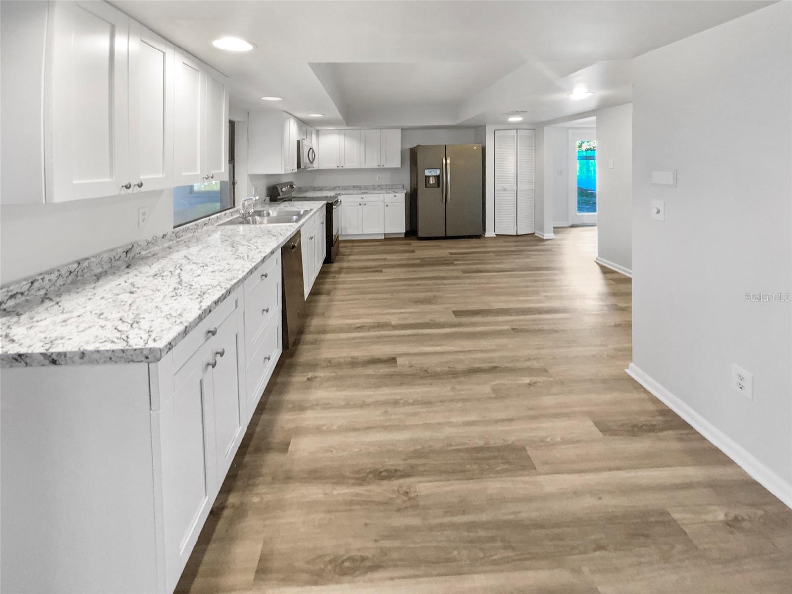 2405 BURLWOOD DR, LUTZ, FL, 33549