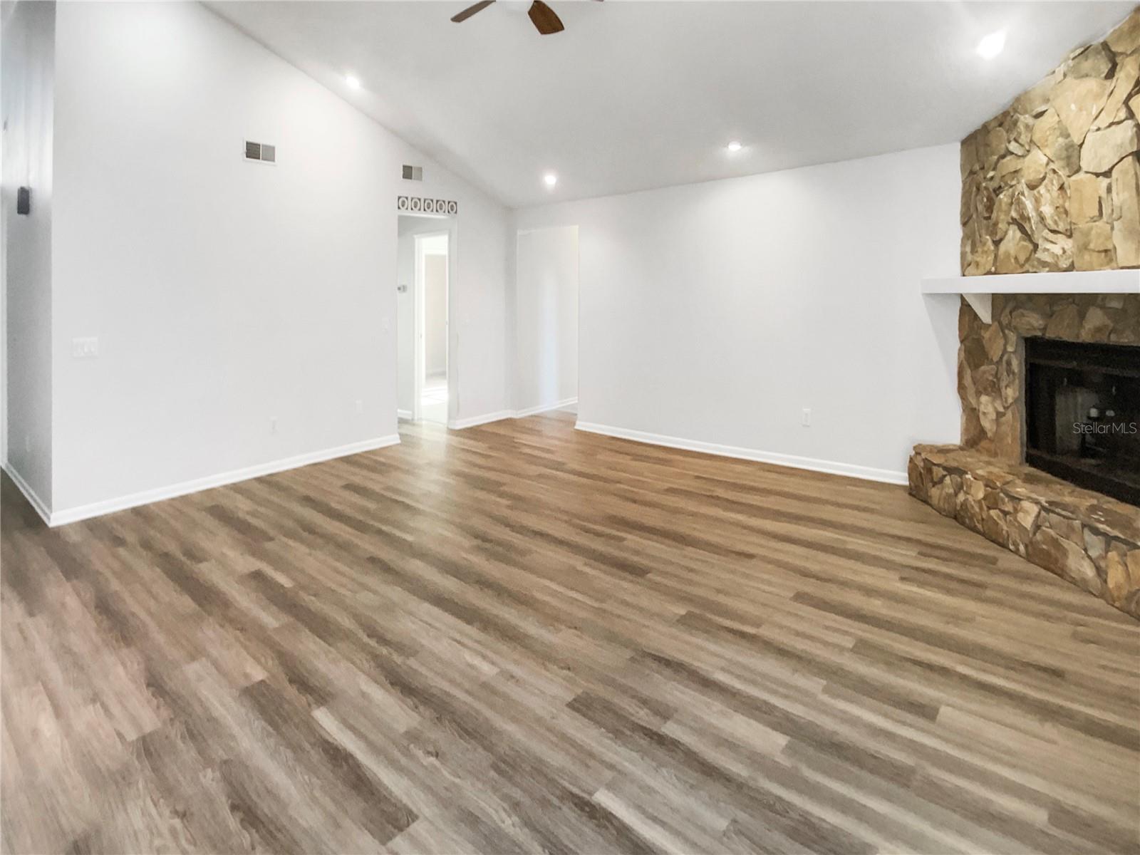 2405 BURLWOOD DR, LUTZ, FL, 33549