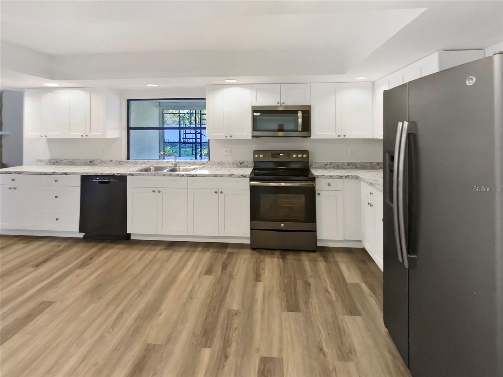 2405 BURLWOOD DR, LUTZ, FL, 33549