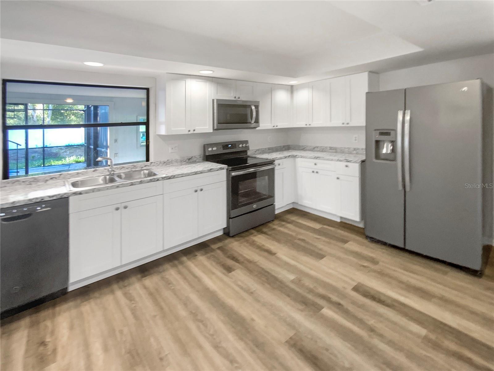 2405 BURLWOOD DR, LUTZ, FL, 33549