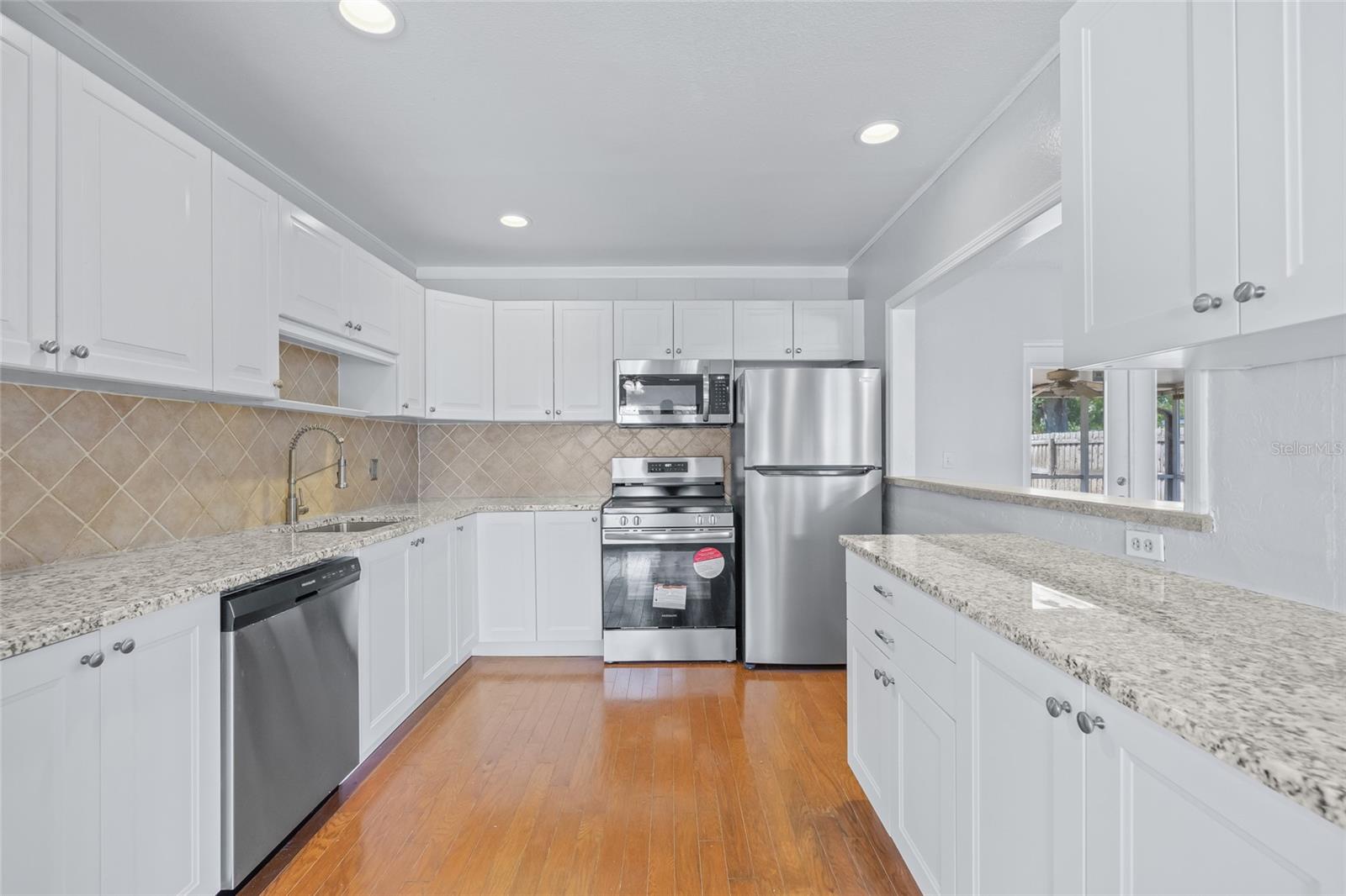 218 80TH AVE N, ST PETERSBURG, FL, 33702