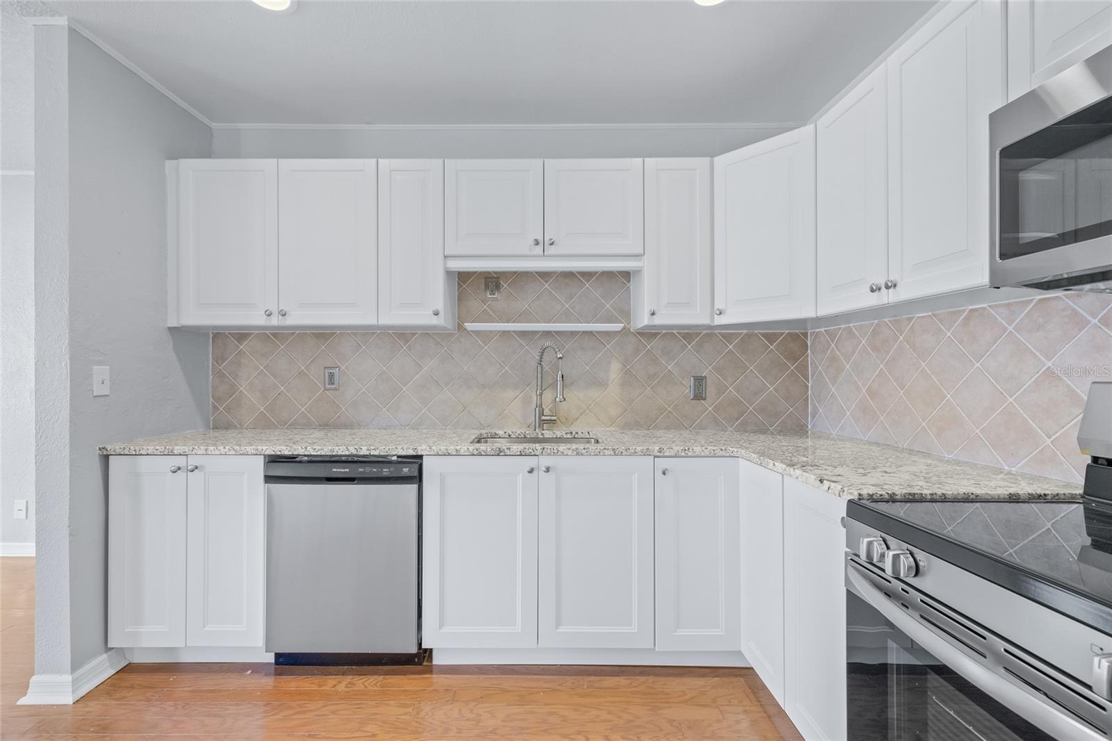 218 80TH AVE N, ST PETERSBURG, FL, 33702