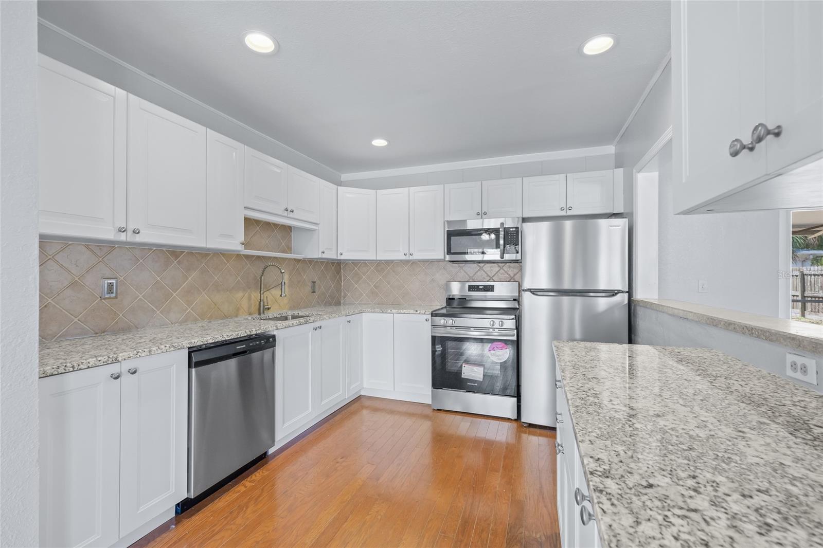 218 80TH AVE N, ST PETERSBURG, FL, 33702