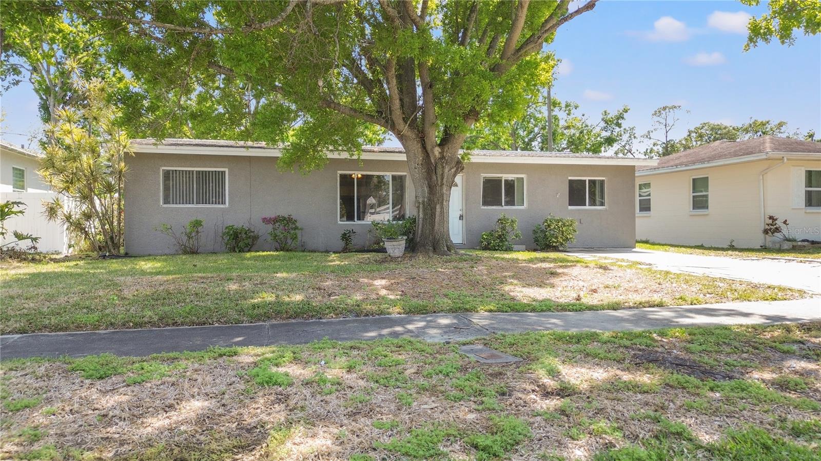 218 80TH AVE N, ST PETERSBURG, FL, 33702