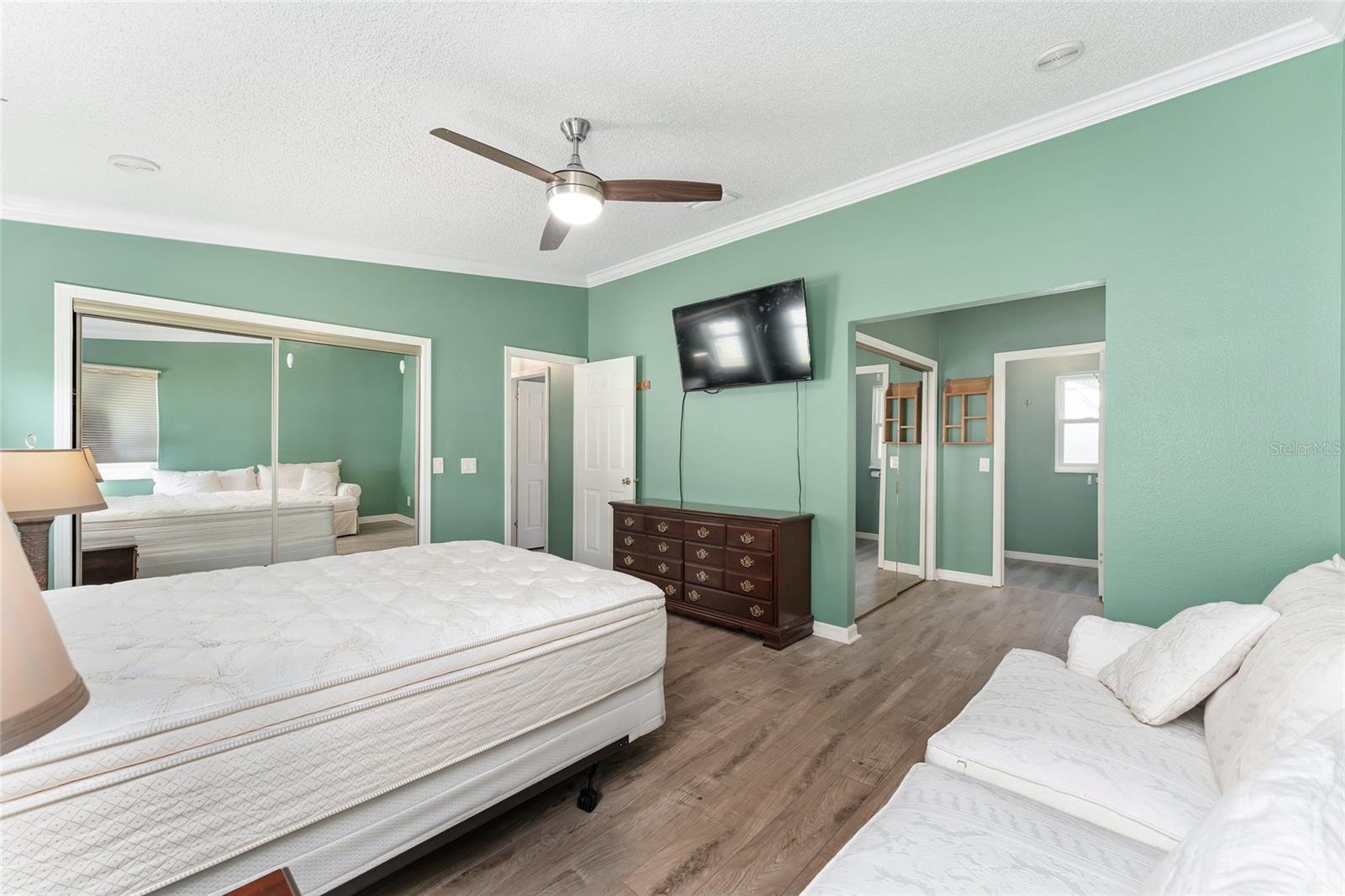 1401 W SCHWARTZ BLVD, LADY LAKE, FL, 32159