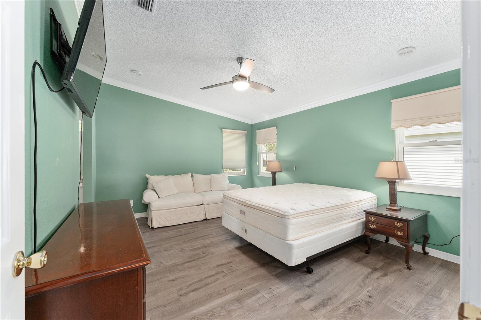 1401 W SCHWARTZ BLVD, LADY LAKE, FL, 32159