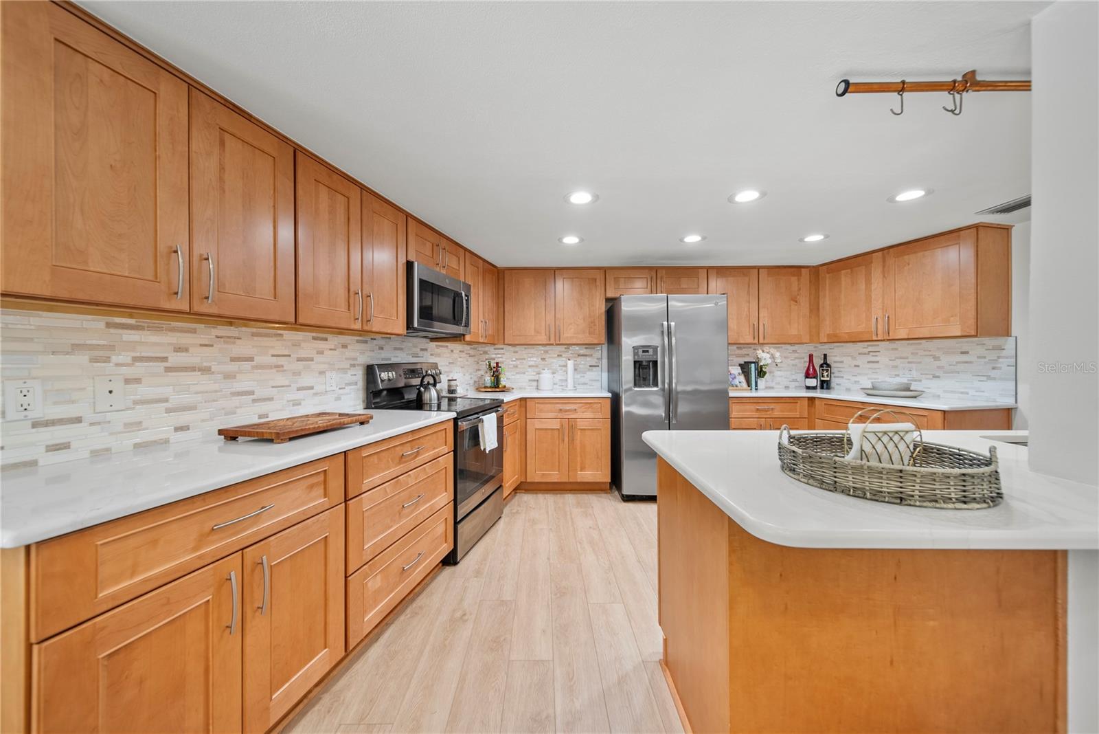 1810 PINE HILL DR, SAFETY HARBOR, FL, 34695