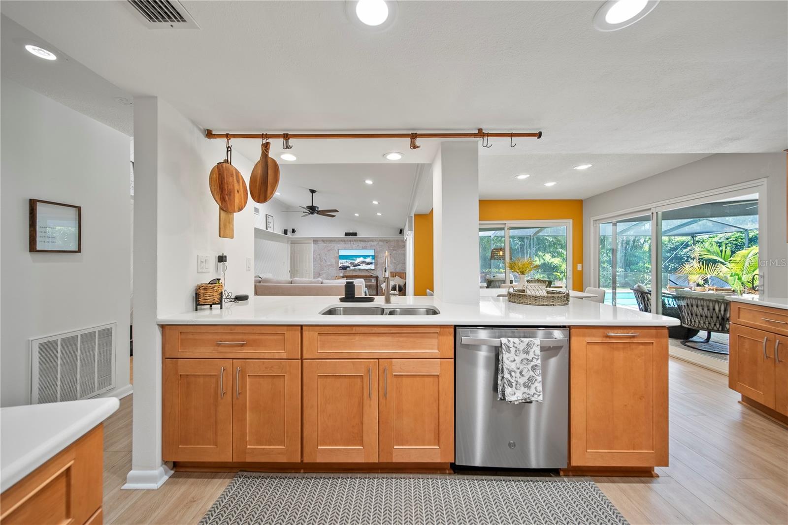 1810 PINE HILL DR, SAFETY HARBOR, FL, 34695