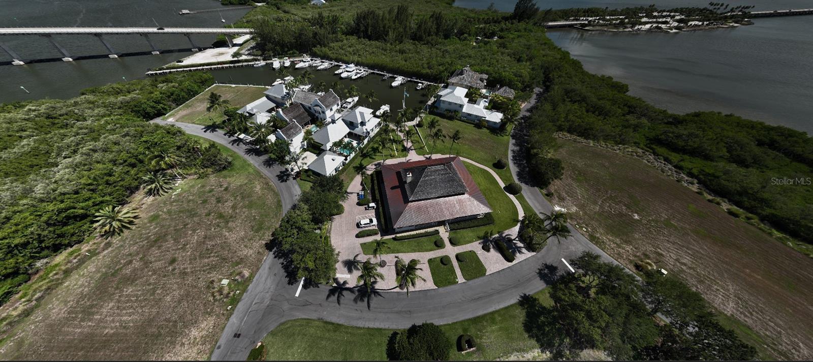 9215 W MARSH ISLAND DR, VERO BEACH, FL, 32963