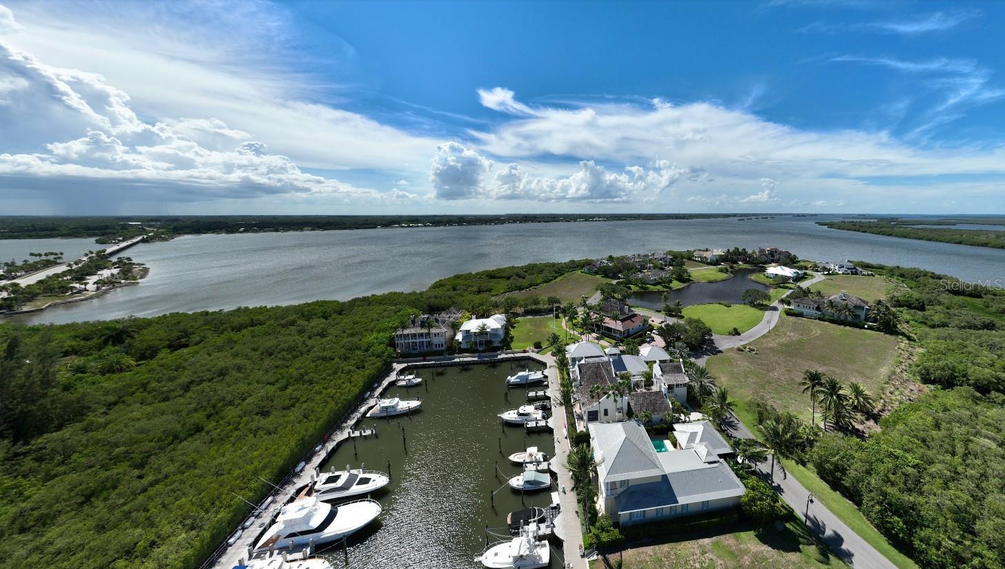 9215 W MARSH ISLAND DR, VERO BEACH, FL, 32963