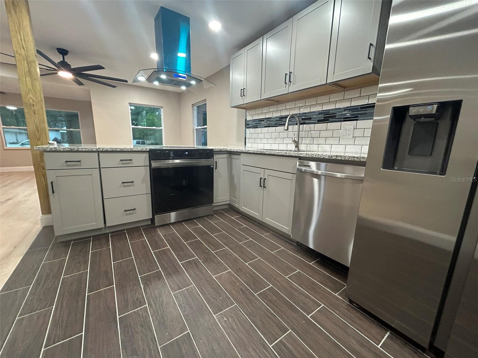 1615 39TH ST S, ST PETERSBURG, FL, 33711