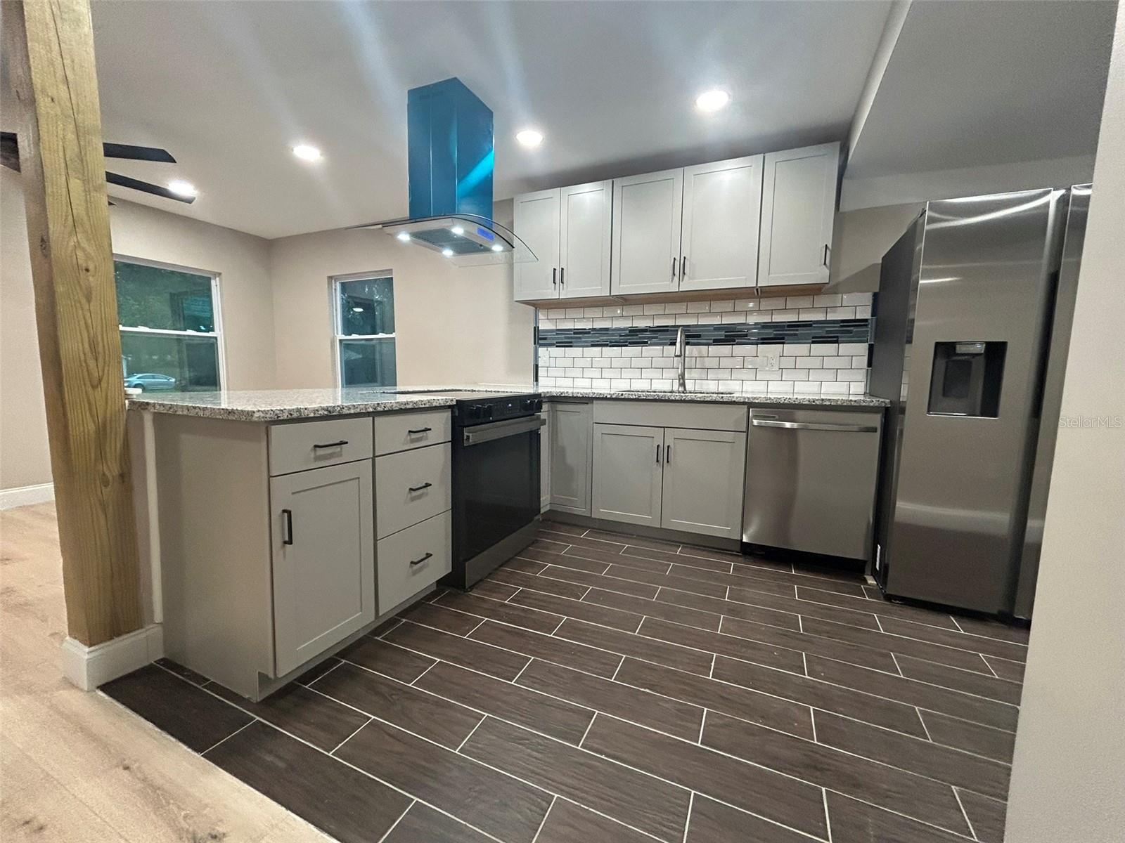 1615 39TH ST S, ST PETERSBURG, FL, 33711