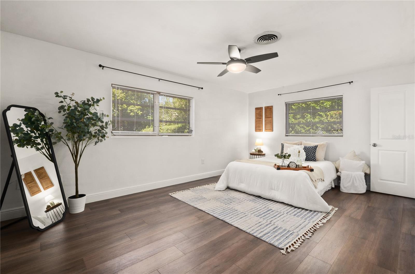 1300 CONWAY RD, ORLANDO, FL, 32812