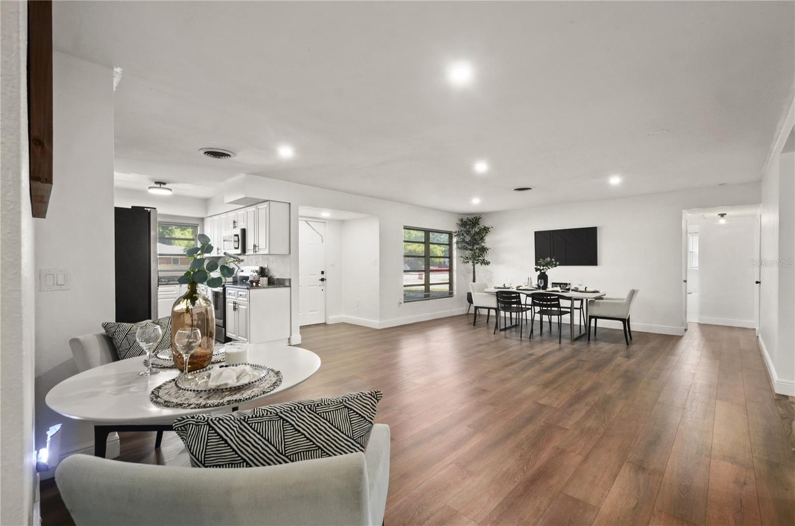 1300 CONWAY RD, ORLANDO, FL, 32812