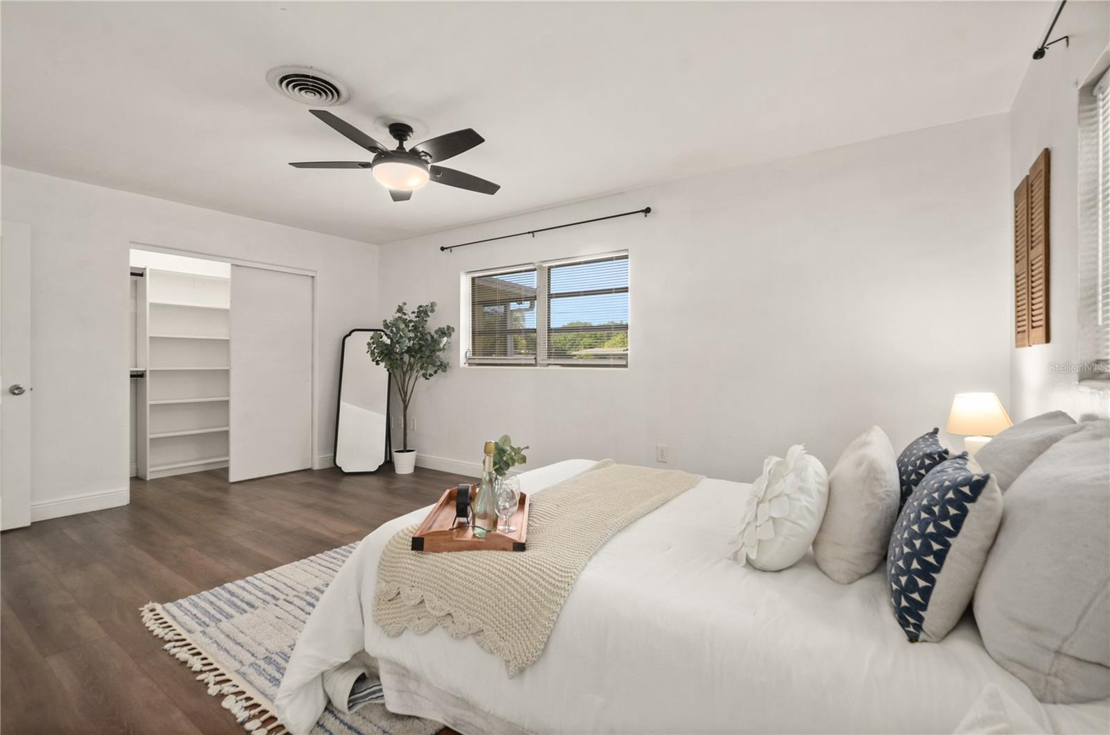 1300 CONWAY RD, ORLANDO, FL, 32812