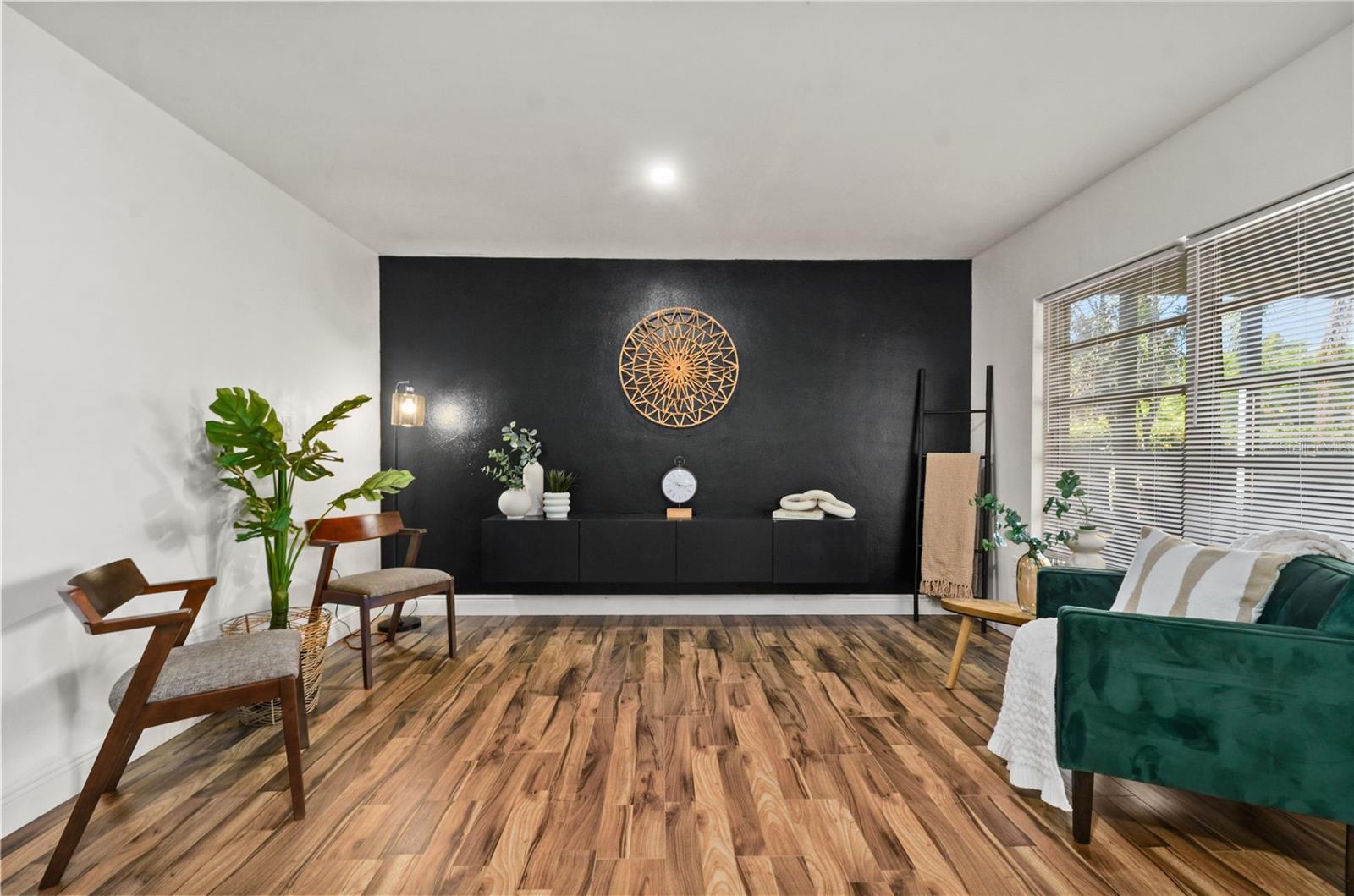 1300 CONWAY RD, ORLANDO, FL, 32812