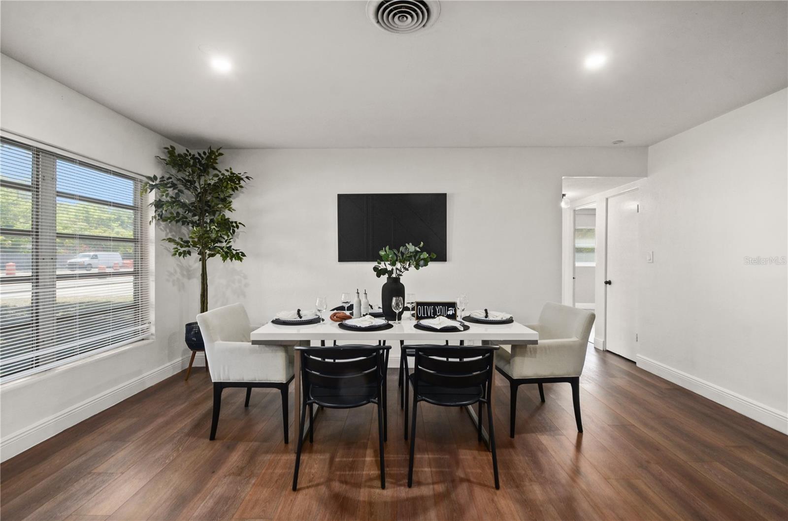 1300 CONWAY RD, ORLANDO, FL, 32812