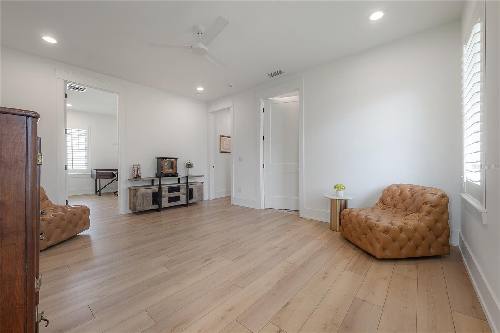 1550 48TH AVE N, ST PETERSBURG, FL, 33703