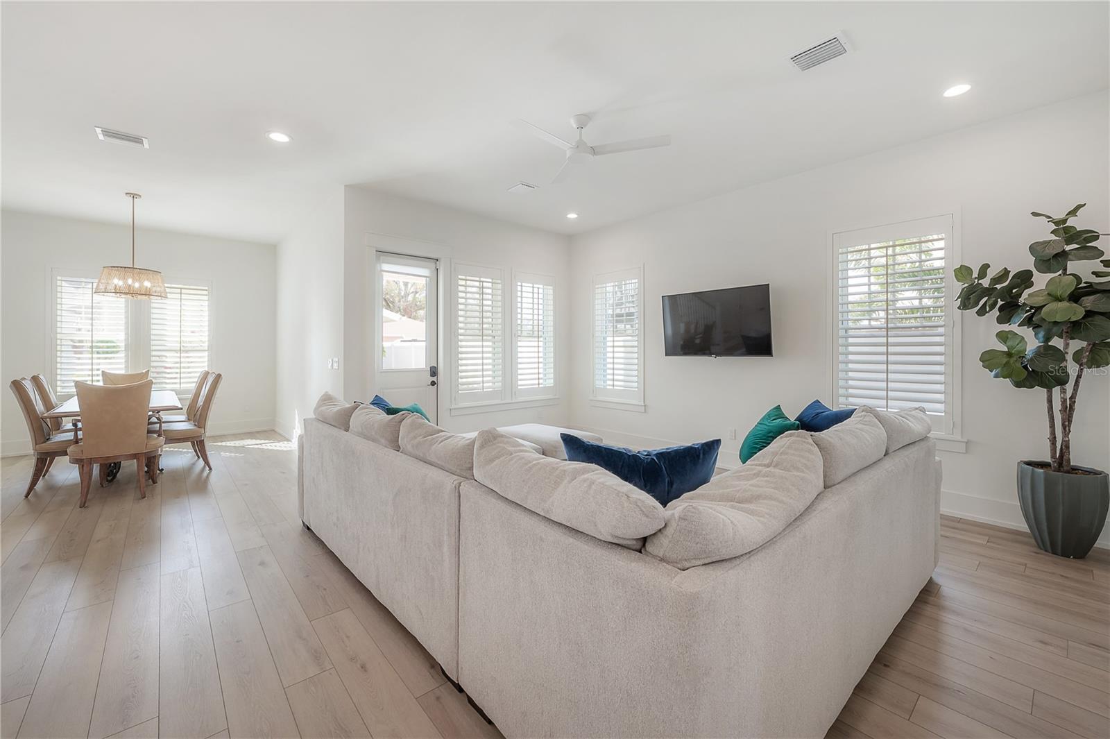 1550 48TH AVE N, ST PETERSBURG, FL, 33703