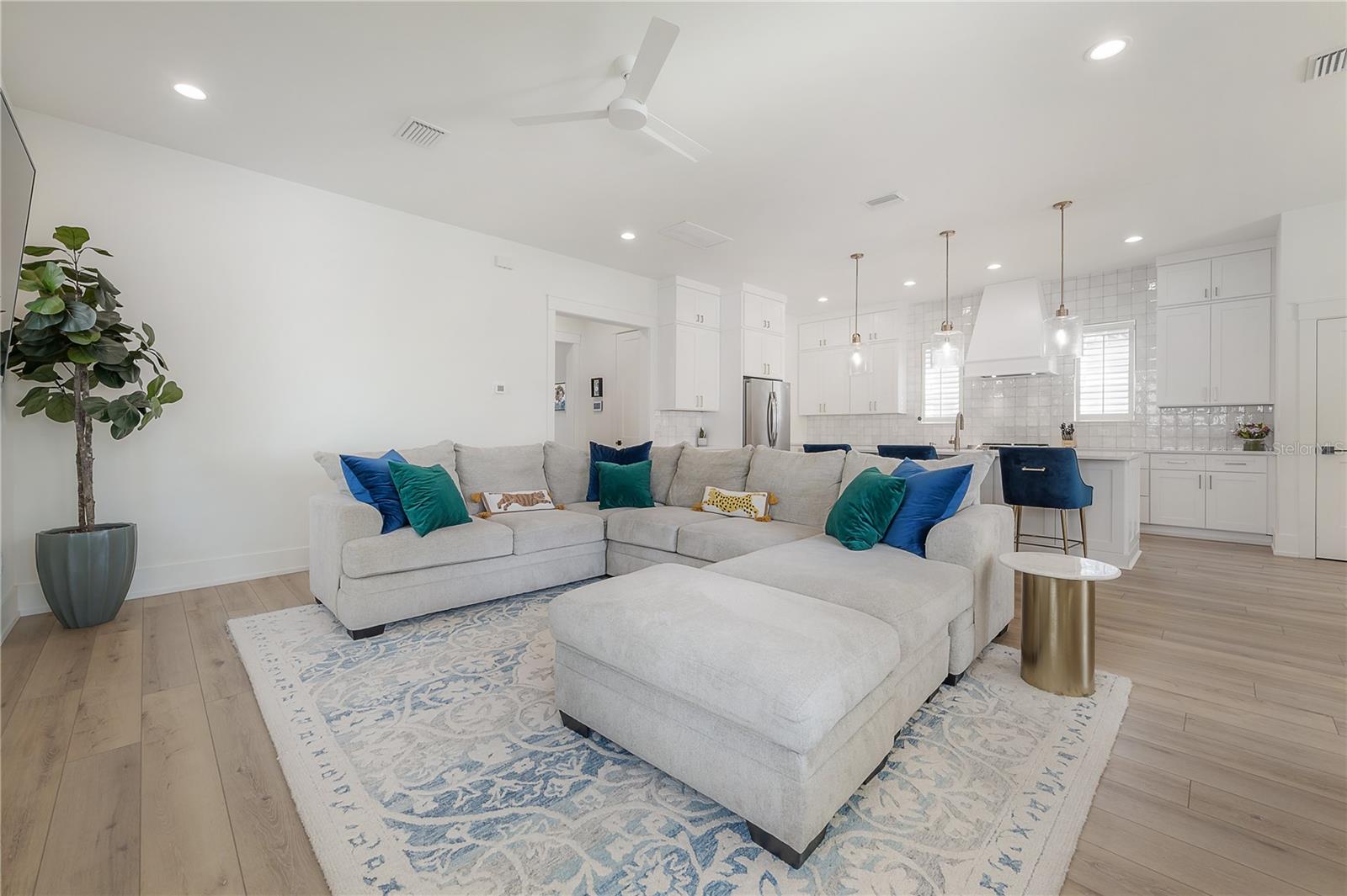 1550 48TH AVE N, ST PETERSBURG, FL, 33703