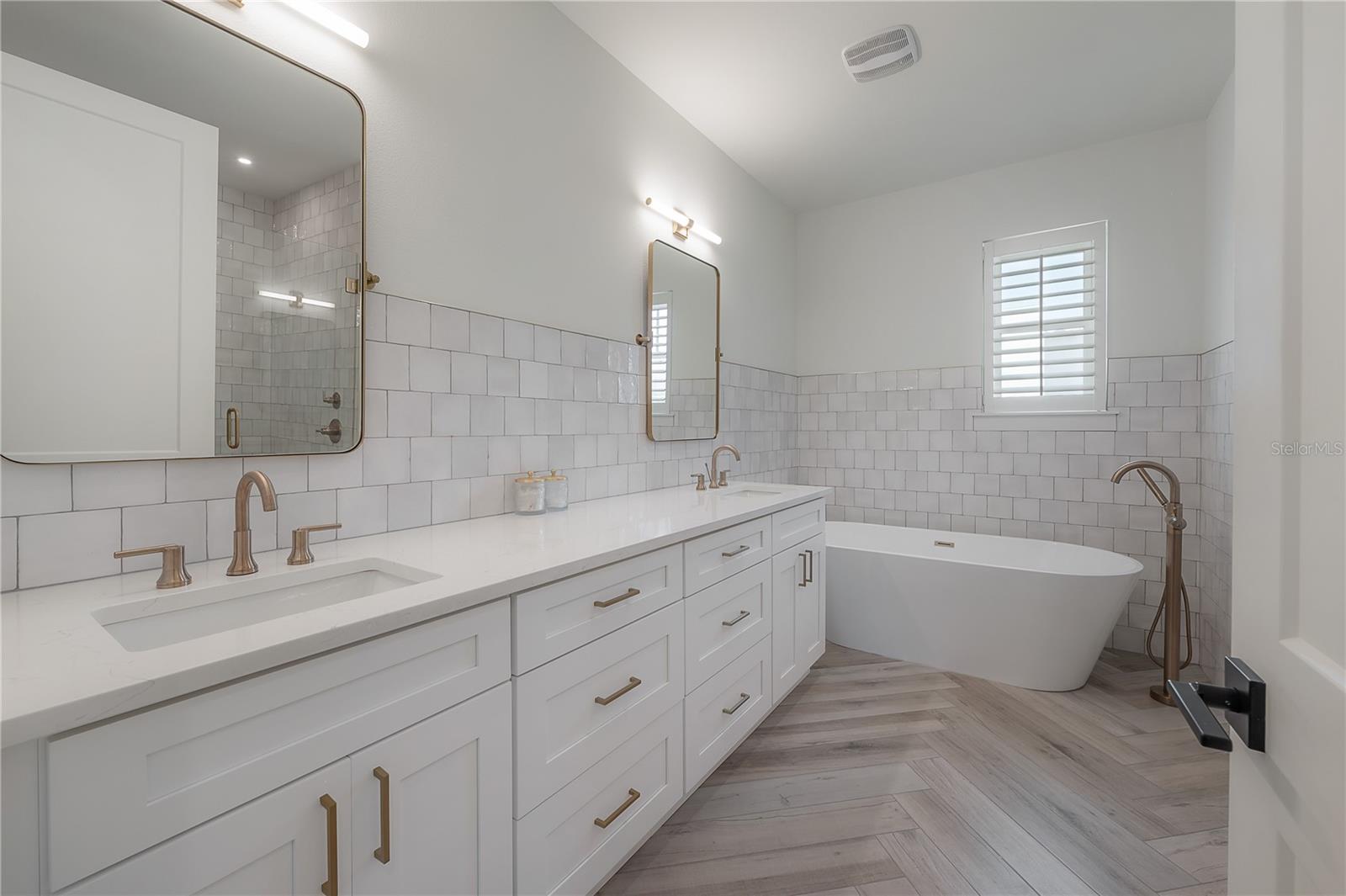 1550 48TH AVE N, ST PETERSBURG, FL, 33703