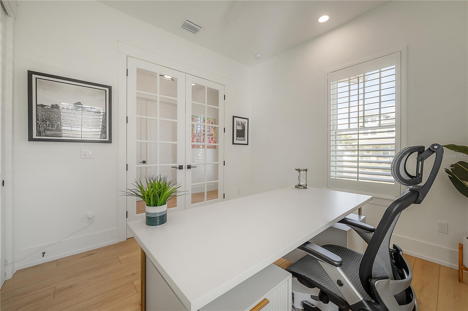 1550 48TH AVE N, ST PETERSBURG, FL, 33703