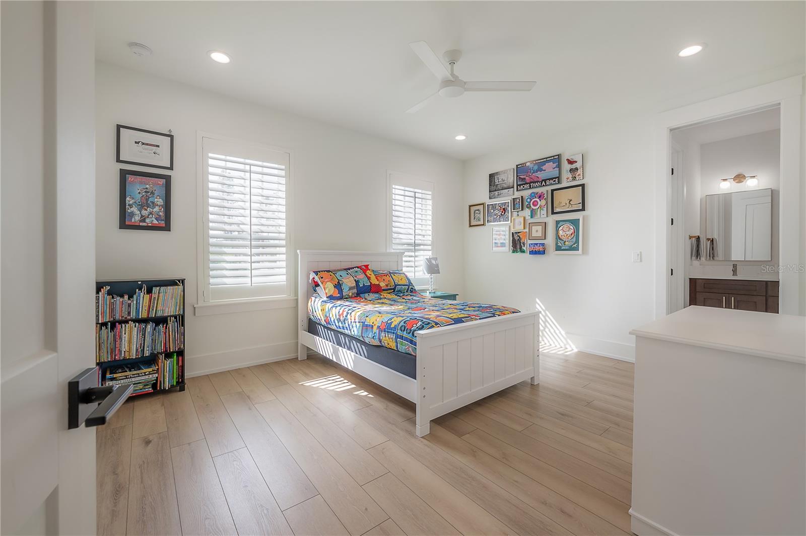 1550 48TH AVE N, ST PETERSBURG, FL, 33703