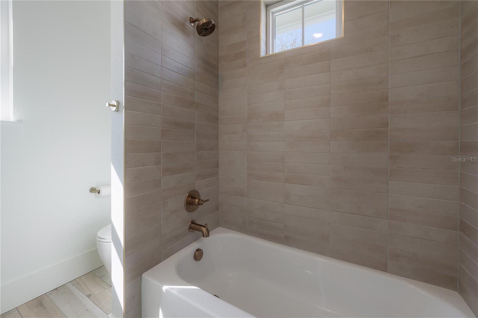 1550 48TH AVE N, ST PETERSBURG, FL, 33703