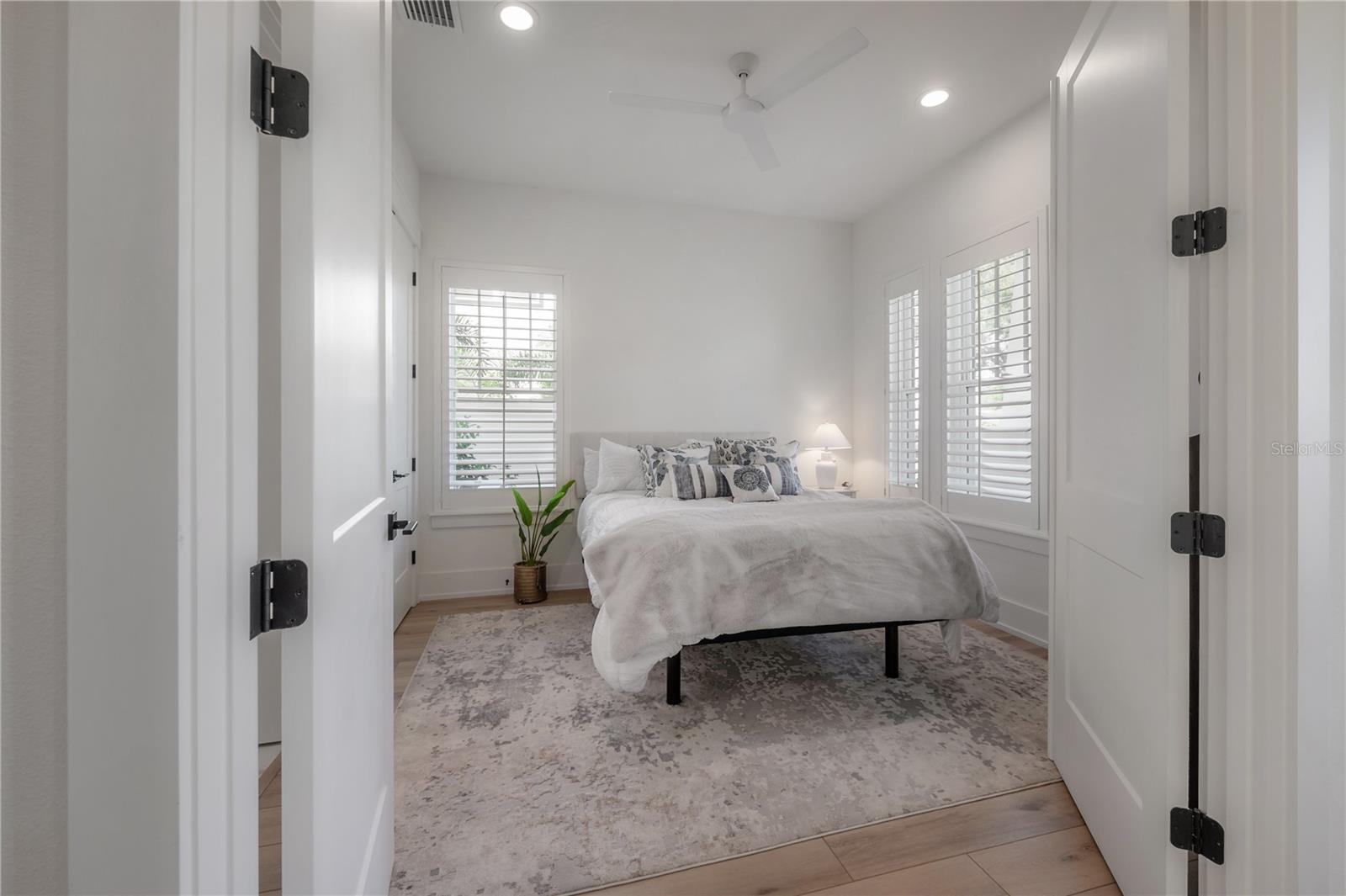 1550 48TH AVE N, ST PETERSBURG, FL, 33703