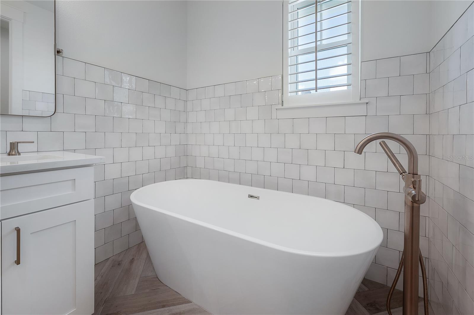 1550 48TH AVE N, ST PETERSBURG, FL, 33703