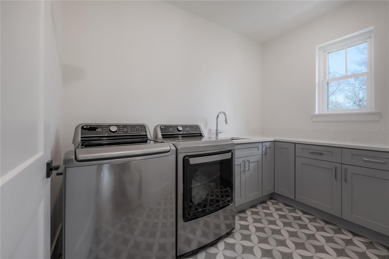 1550 48TH AVE N, ST PETERSBURG, FL, 33703