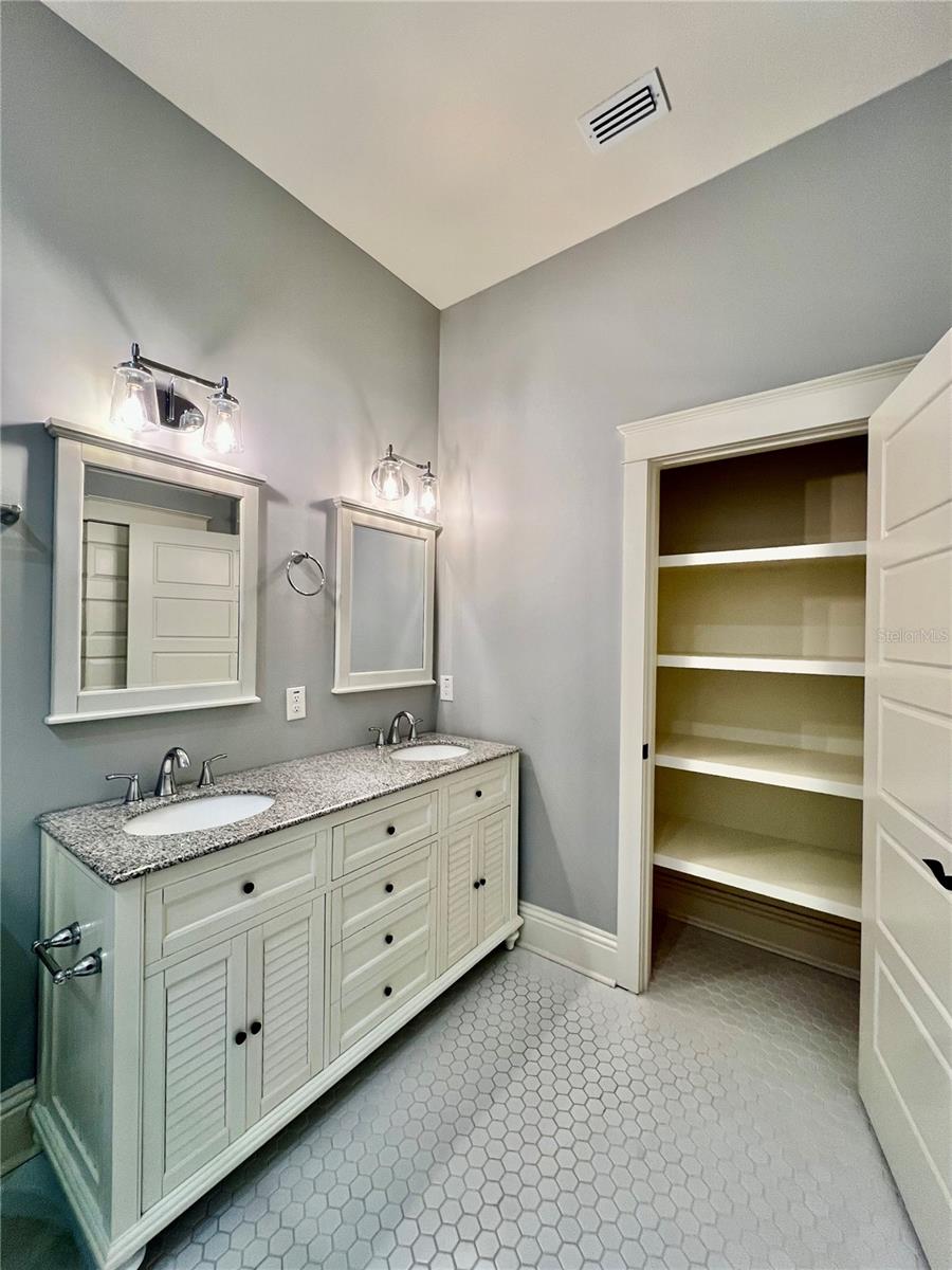 204 W HAYA ST, TAMPA, FL, 33603