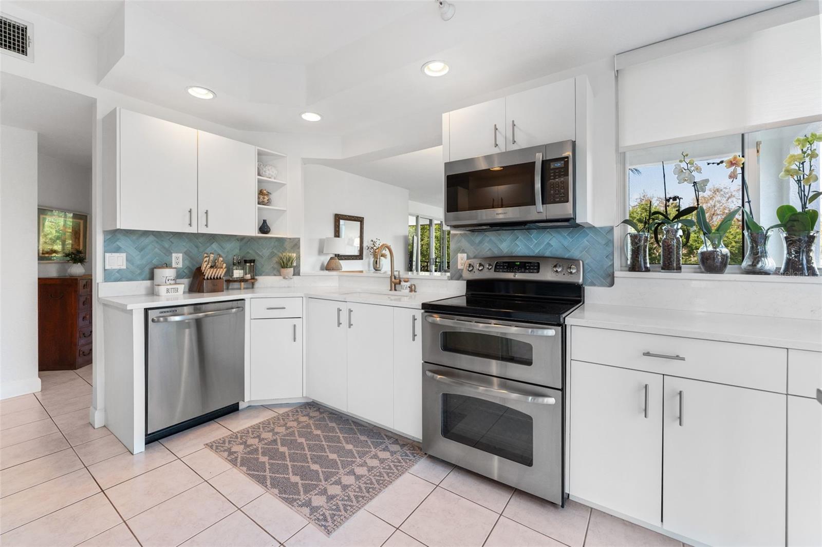 4750 DOLPHIN CAY LN S #209, ST PETERSBURG, FL, 33711