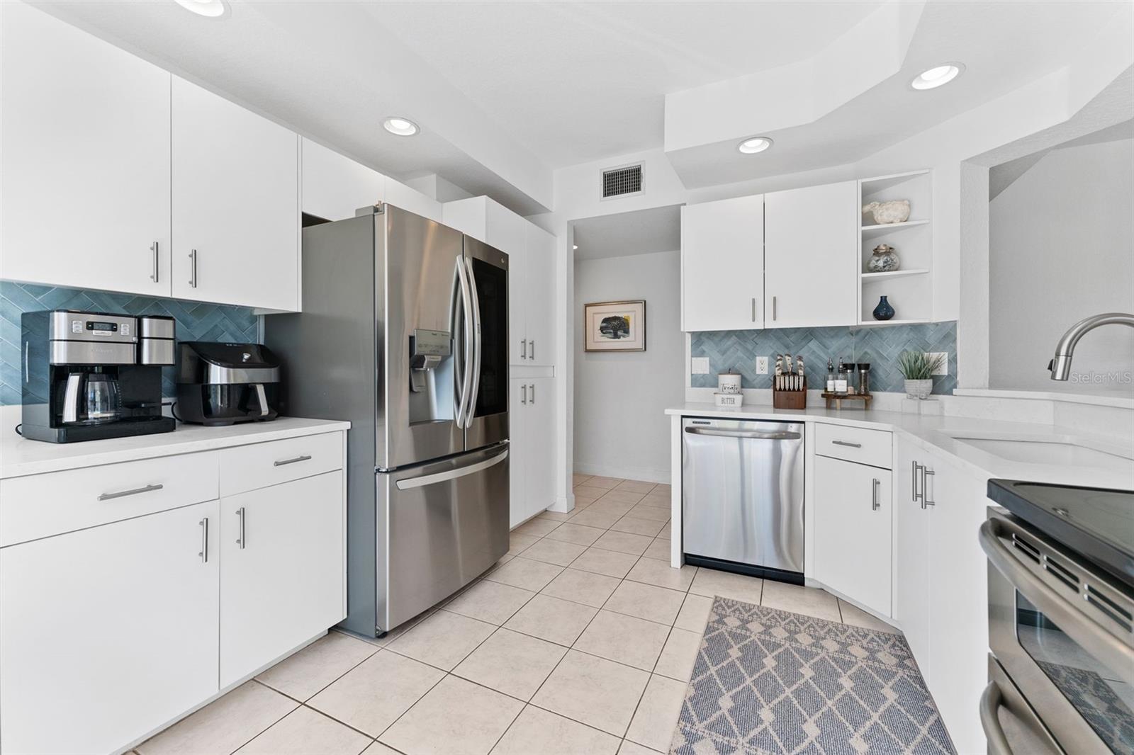 4750 DOLPHIN CAY LN S #209, ST PETERSBURG, FL, 33711