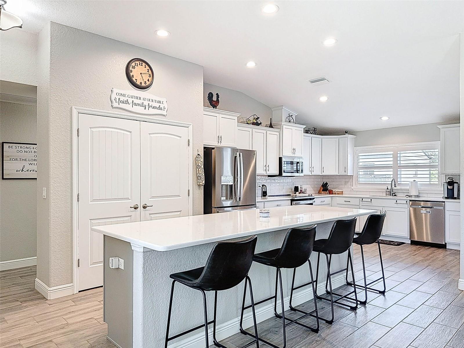 11160 GYRAFALCON AVE, WEEKI WACHEE, FL, 34613