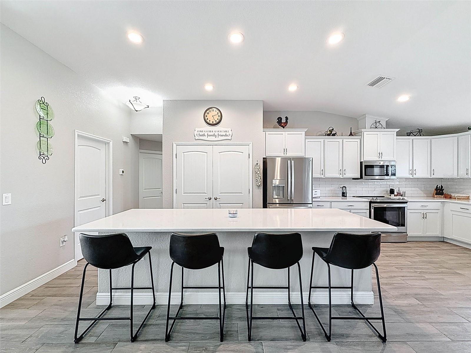 11160 GYRAFALCON AVE, WEEKI WACHEE, FL, 34613
