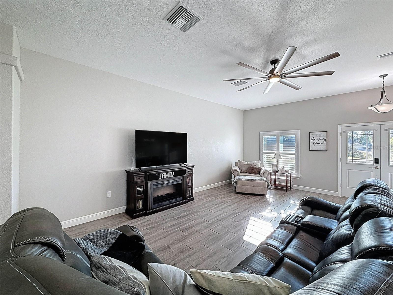 11160 GYRAFALCON AVE, WEEKI WACHEE, FL, 34613