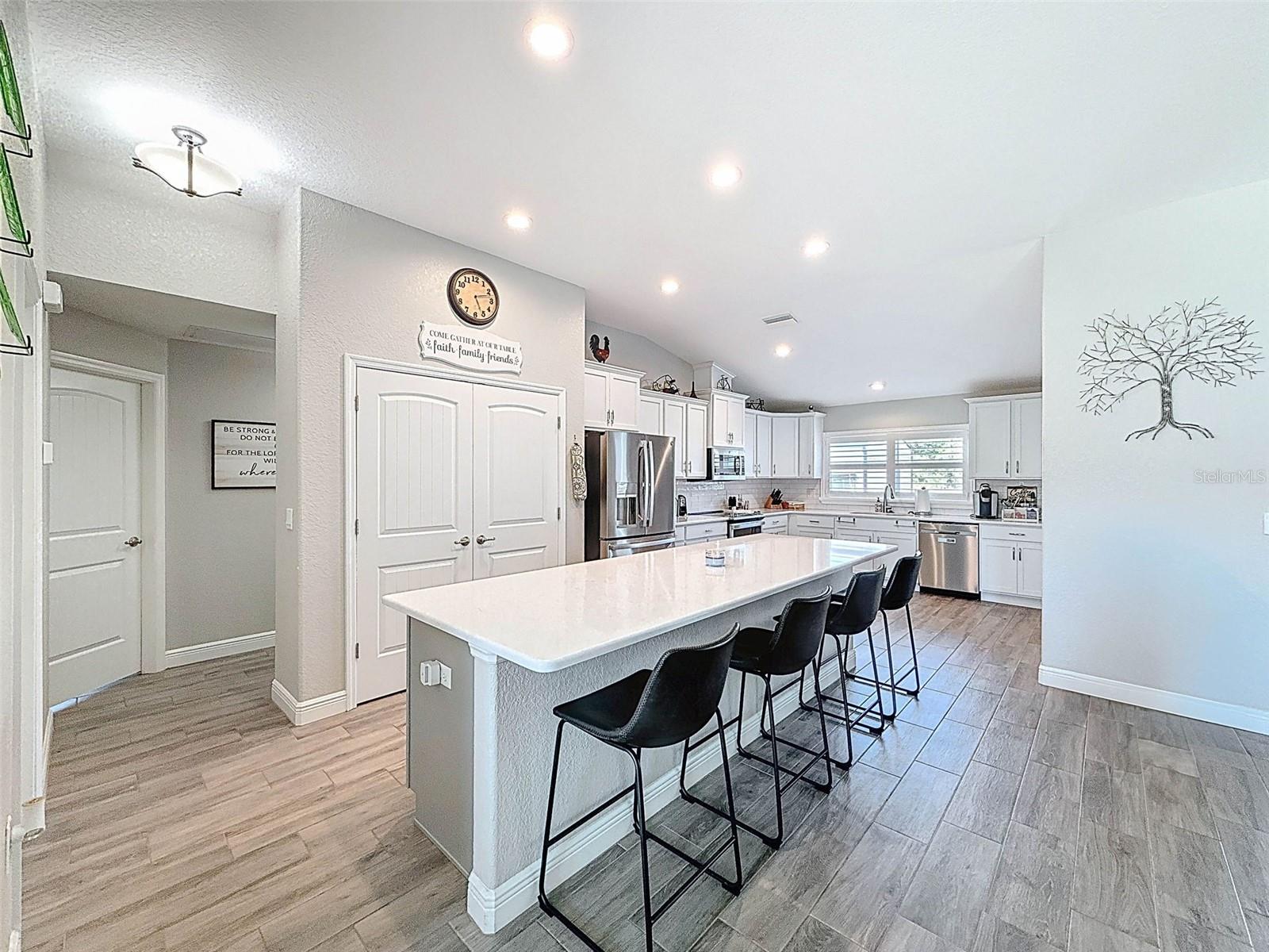 11160 GYRAFALCON AVE, WEEKI WACHEE, FL, 34613