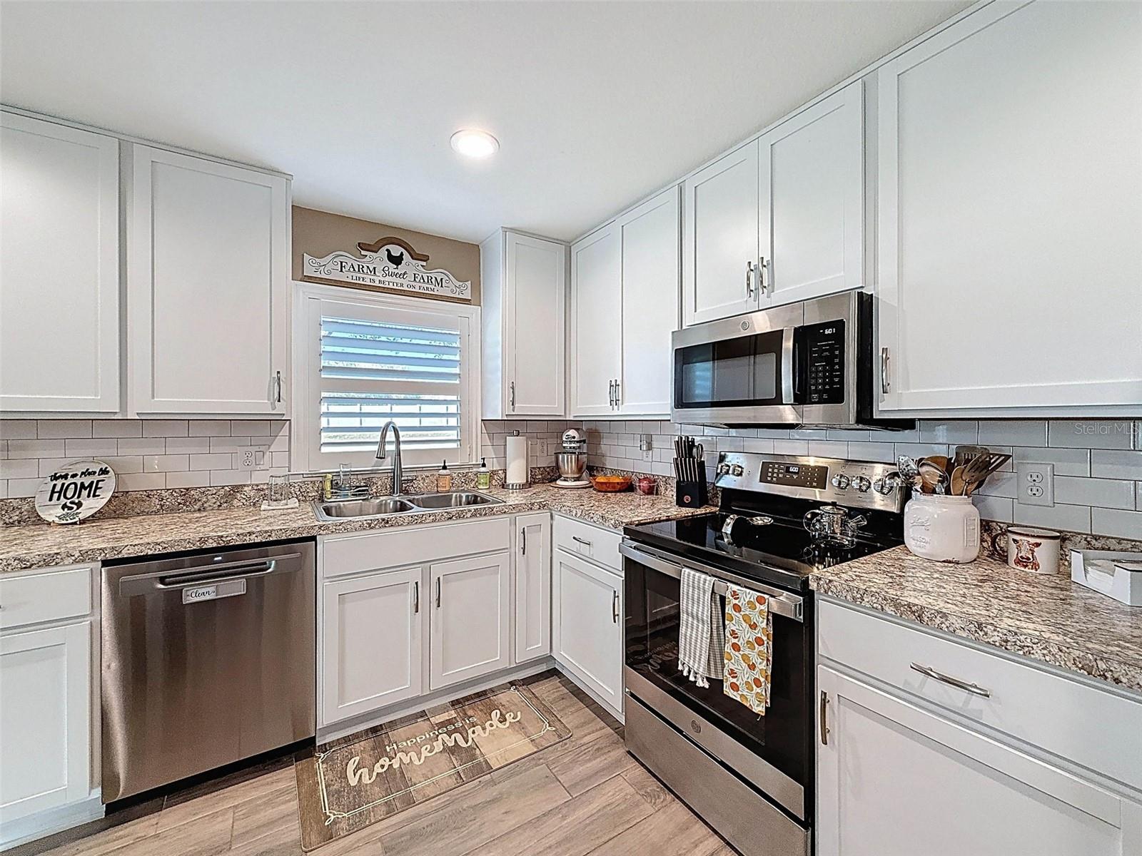 11160 GYRAFALCON AVE, WEEKI WACHEE, FL, 34613