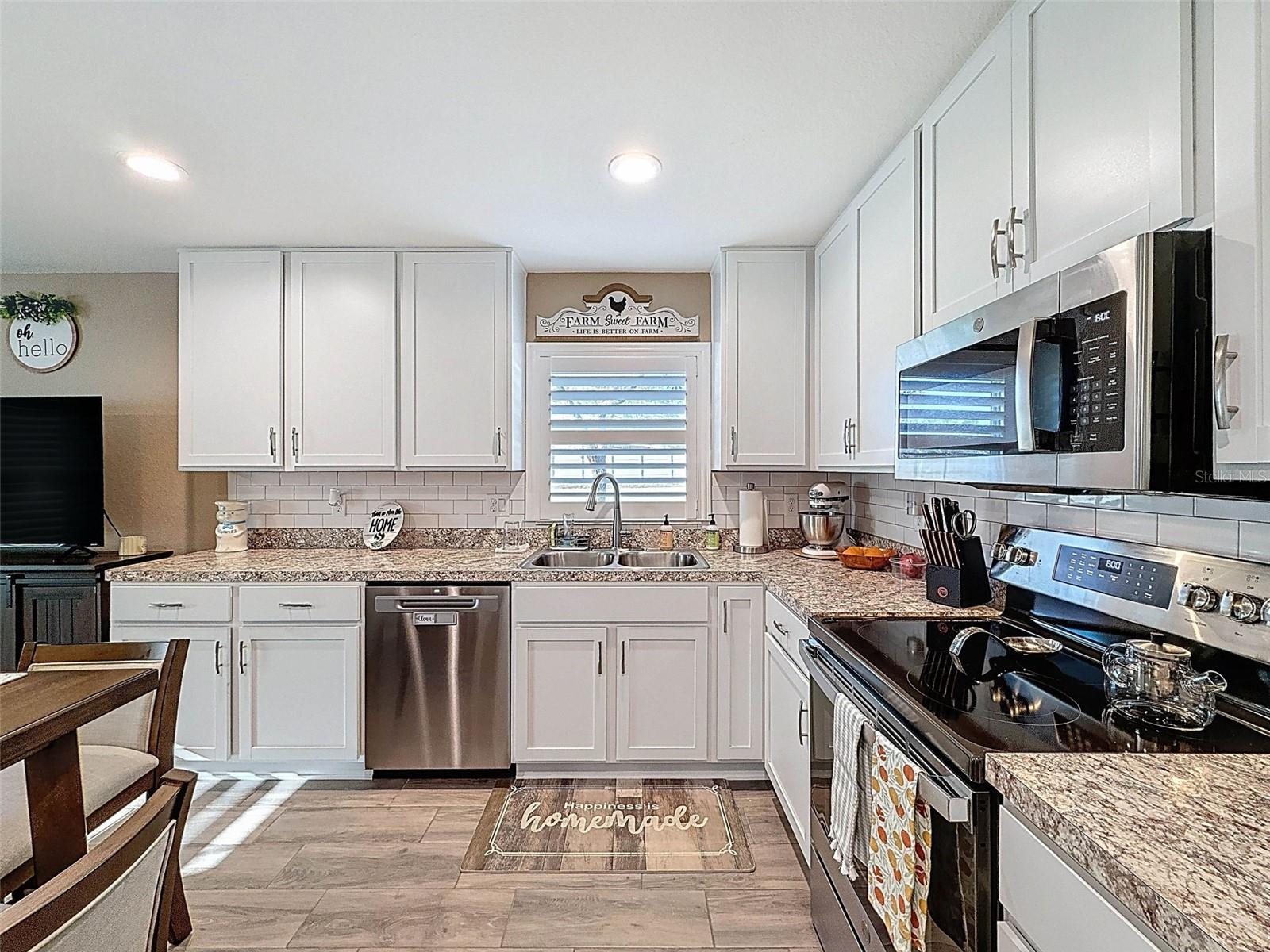 11160 GYRAFALCON AVE, WEEKI WACHEE, FL, 34613