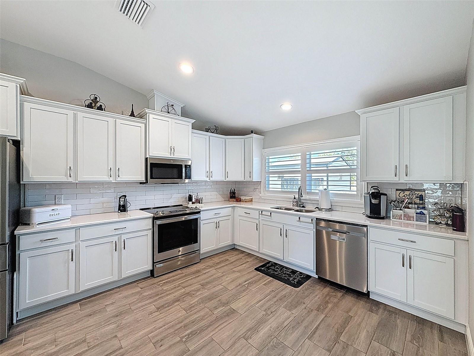 11160 GYRAFALCON AVE, WEEKI WACHEE, FL, 34613