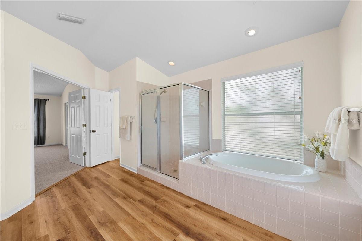 11519 GLENMONT DR, TAMPA, FL, 33635