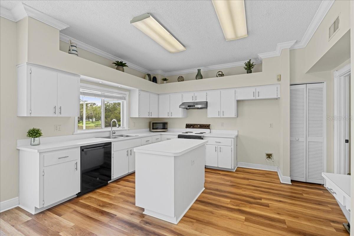 11519 GLENMONT DR, TAMPA, FL, 33635
